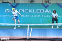 Cán bộ, công chức hào hứng tranh tài tại giải Pickleball Bộ Nội vụ