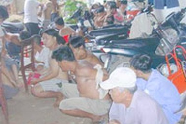 Tước quân tịch thiếu tá Sơn và khởi tố 25 bị can