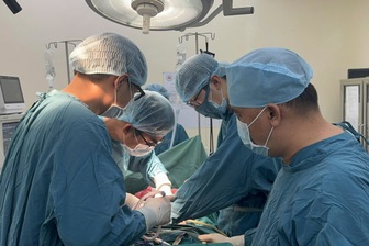 Bệnh nhân tiểu ra máu tươi, nguy kịch: Bác sĩ tiết lộ thói quen tai hại