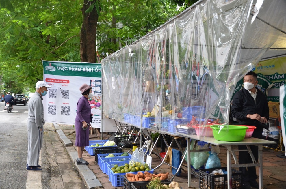 Phiên chợ đặc biệt đổi phế liệu lấy thực phẩm ở Hà Nội - 1 Phiên chợ đặc biệt đổi phế liệu lấy thực phẩm ở Hà Nội - 1