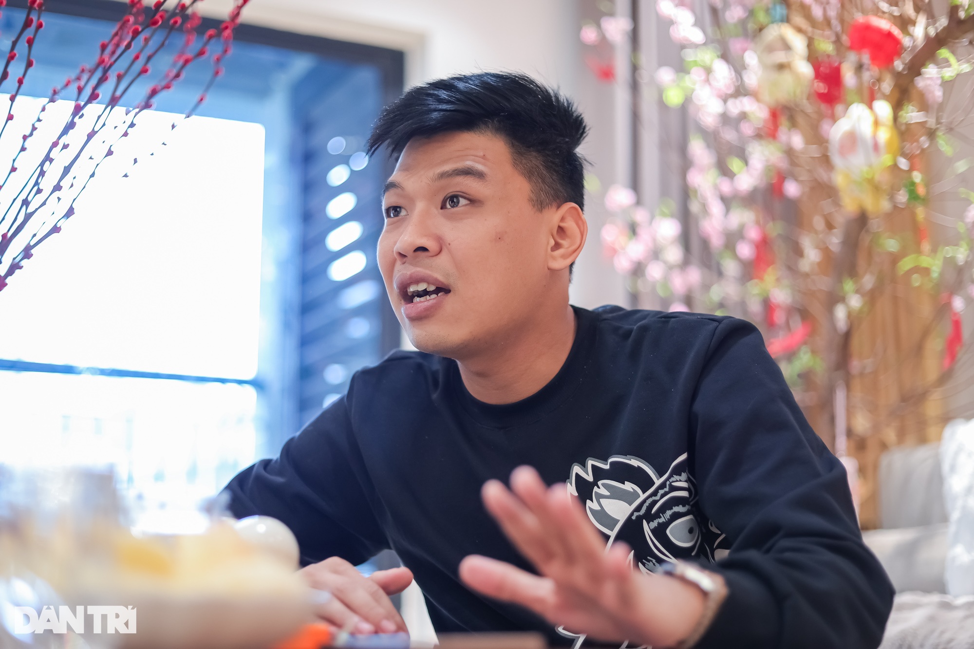 Trung Ruồi từng không có 3.000 đồng uống trà đá, kể góc khuất ở Táo quân - 2 Trung Ruồi từng không có 3.000 đồng uống trà đá, kể góc khuất ở Táo quân - 2