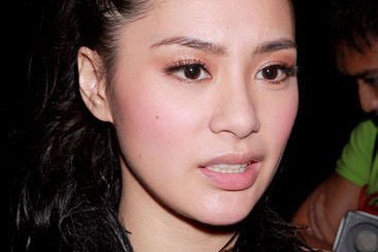 Chung Hân Đồng lạnh lùng trước sự trở lại của Trần Quán Hy