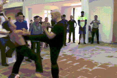 Báo nước ngoài nói gì về những cuộc giao đấu của Flores ở Việt Nam?