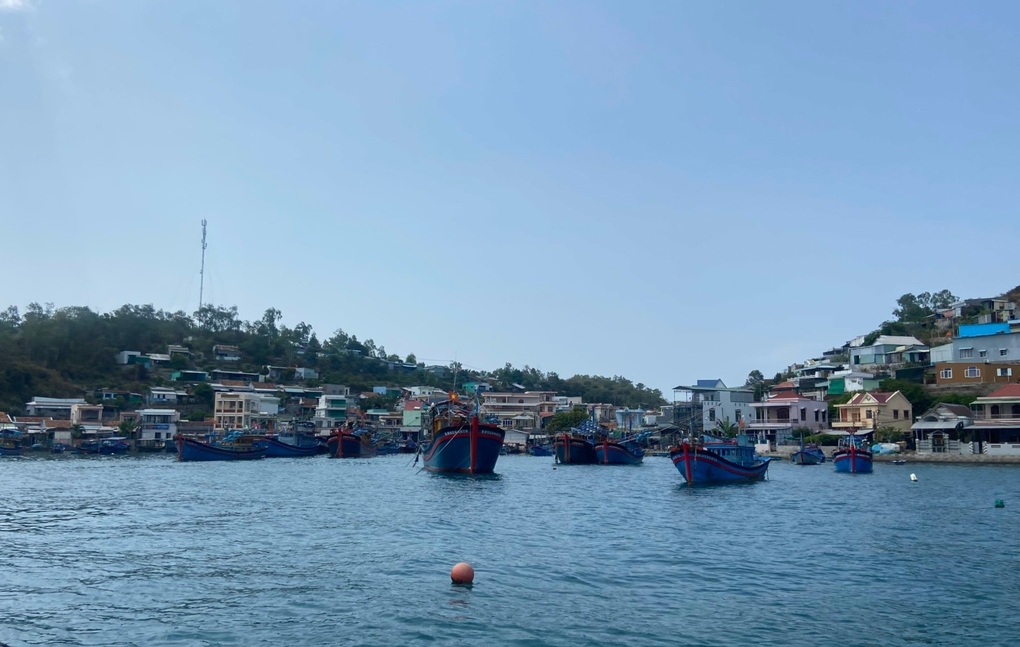 Đường ống cấp nước sinh hoạt vượt biển ở Nha Trang bị vỡ - 2 Đường ống cấp nước sinh hoạt vượt biển ở Nha Trang bị vỡ - 2
