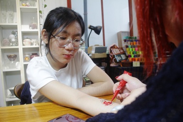 Nghệ thuật "xăm tạm thời" chinh phục giới trẻ ở TPHCM