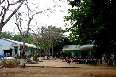 “Học sinh lớp 3 tố bị thầy giáo xâm hại” bất ngờ tử vong