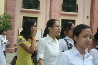 Bị nghi ngờ thi hộ vì thích... oai