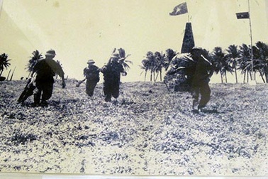 “Chúng tôi chỉ đầu hàng người Việt Nam”