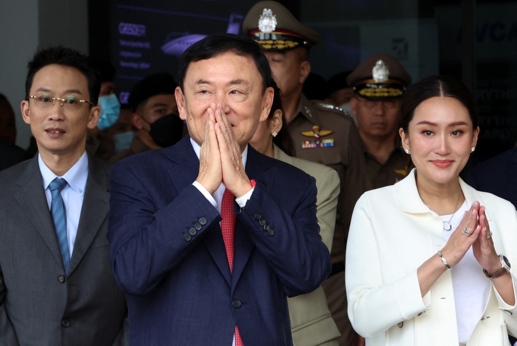 Quốc vương Thái Lan giảm án tù cho ông Thaksin - 1