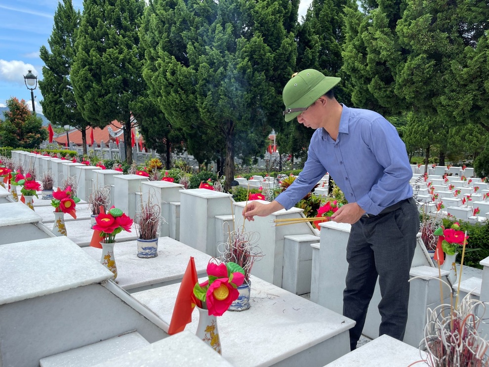 Các cựu đoàn viên, thanh niên tri ân anh hùng liệt sĩ tại Hà Giang - 2 Các cựu đoàn viên, thanh niên tri ân anh hùng liệt sĩ tại Hà Giang - 2