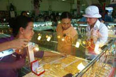 Vàng giảm 25.000 đồng/chỉ