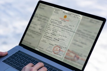 Học sinh lớp 12 bị hủy giấy khai sinh gửi tâm thư tới Bí thư Hà Nội