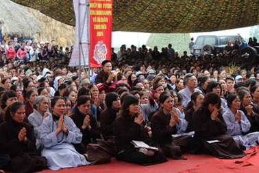 Hàng ngàn người dự lễ cầu siêu tại Đại Bảo tháp Tây Thiên