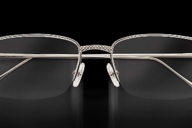 Kính BENTLEY giá gần 5 tỷ đồng về Việt Nam 