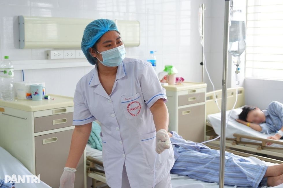 Ngỡ chỉ là cơn sốt nhẹ, người đàn ông rơi vào sốc sốt xuất huyết nguy kịch - 14 Ngỡ chỉ là cơn sốt nhẹ, người đàn ông rơi vào sốc sốt xuất huyết nguy kịch - 14