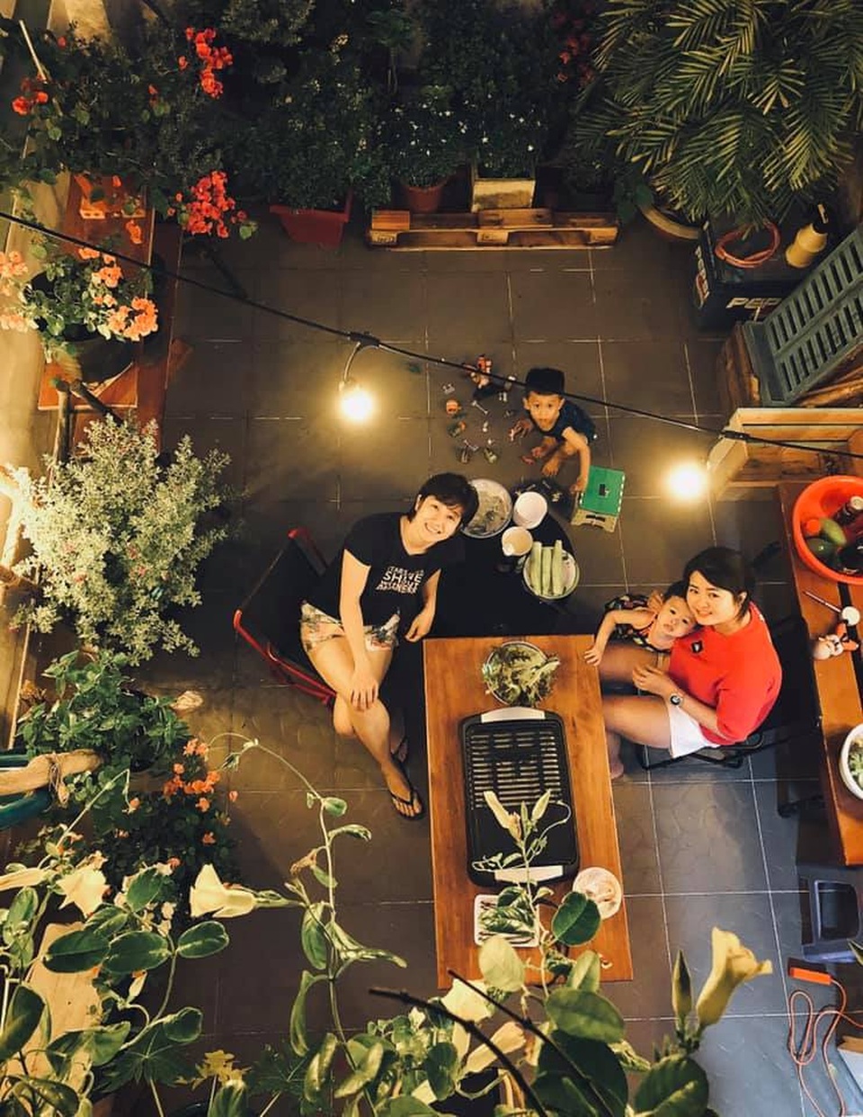 Người chồng ở Sài Gòn tự làm vườn sân thượng “sống ảo” cho vợ - 12 Người chồng ở Sài Gòn tự làm vườn sân thượng “sống ảo” cho vợ - 12