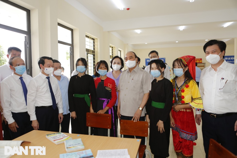 Chủ tịch nước Nguyễn Xuân Phúc dự Lễ khai giảng năm học mới tại Yên Bái - 9 Chủ tịch nước Nguyễn Xuân Phúc dự Lễ khai giảng năm học mới tại Yên Bái - 9