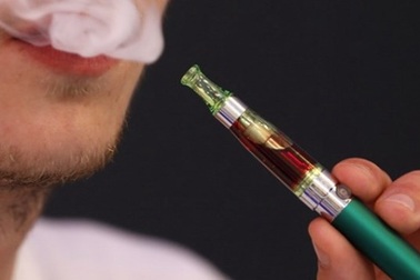 Mỹ cảnh bảo nguy cơ từ thuốc lá điện tử