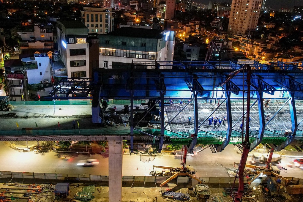 Xuyên đêm hợp long nhịp cầu cuối cùng đường Vành đai 2 trên cao - 2 Xuyên đêm hợp long nhịp cầu cuối cùng đường Vành đai 2 trên cao - 2