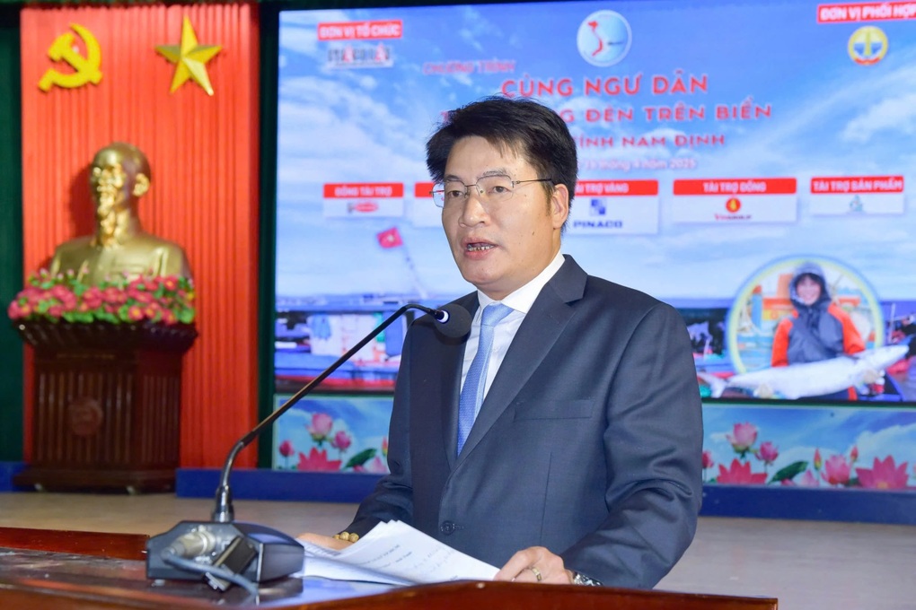 Cùng ngư dân thắp sáng đèn trên biển đến với ngư dân Nam Định - 1 Cùng ngư dân thắp sáng đèn trên biển đến với ngư dân Nam Định - 1