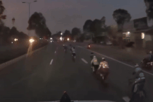 Nhóm người đi xe đạp lấn làn ô tô, tạt đầu xe container ở Bình Dương