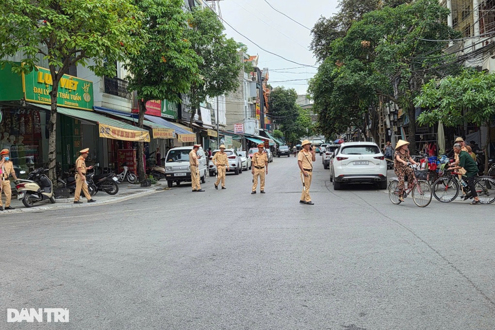 Hàng trăm cảnh sát phong tỏa đường, khám nhà “đại ca giang hồ” ở Thanh Hóa