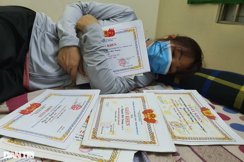 Nỗi lòng người mẹ ung thư chấp nhận chết vì không muốn để nợ cho con - 5 Nỗi lòng người mẹ ung thư chấp nhận chết vì không muốn để nợ cho con - 5
