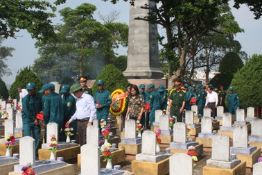 Quảng Trị tổ chức lễ truy điệu và an táng 15 hài cốt liệt sĩ