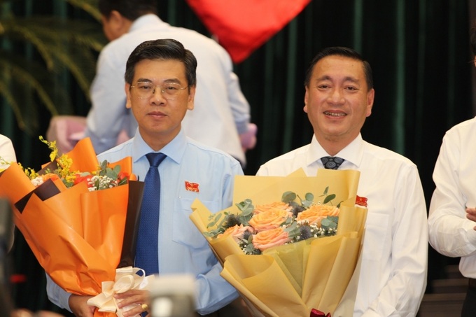 Tân Phó Chủ tịch UBND TP.HCM Nguyễn Văn Dũng (bên trái) -  (Ảnh: Thành Nhân).