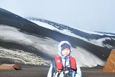 Cậu bé Việt Nam đặt chân tới Nam Cực đúng mùng Một Tết