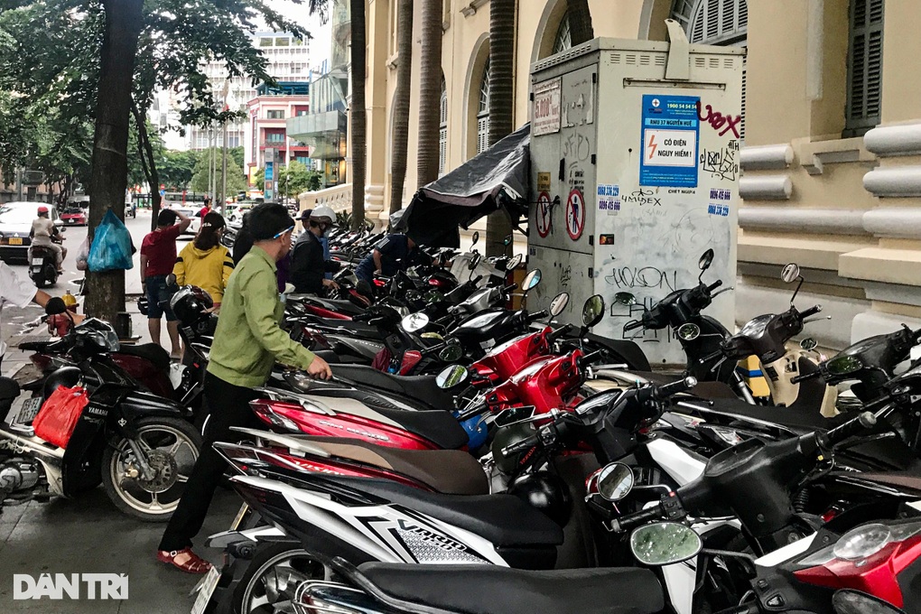 Thêm 3 bãi giữ xe máy sát phố đi bộ Nguyễn Huệ ở TPHCM - 1 Thêm 3 bãi giữ xe máy sát phố đi bộ Nguyễn Huệ ở TPHCM - 1
