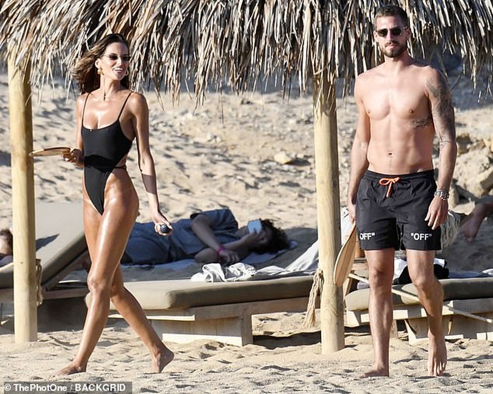 Cựu thiên thần nội y Izabel Goulart hạnh phúc bên phi công trẻ - 2 Cựu thiên thần nội y Izabel Goulart hạnh phúc bên phi công trẻ - 2