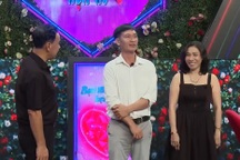 Được khen đẹp đôi, bà chủ quán karaoke vẫn từ chối hẹn hò với bố đơn thân