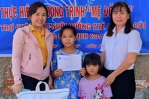 Chị em Hội phụ nữ làm "mẹ đỡ đầu" trẻ mồ côi do Covid-19