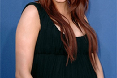 Ashlee Simpson mang song thai?