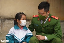 Giây phút giằng co với "tử thần" của Thượng úy công an cứu bé đuối nước