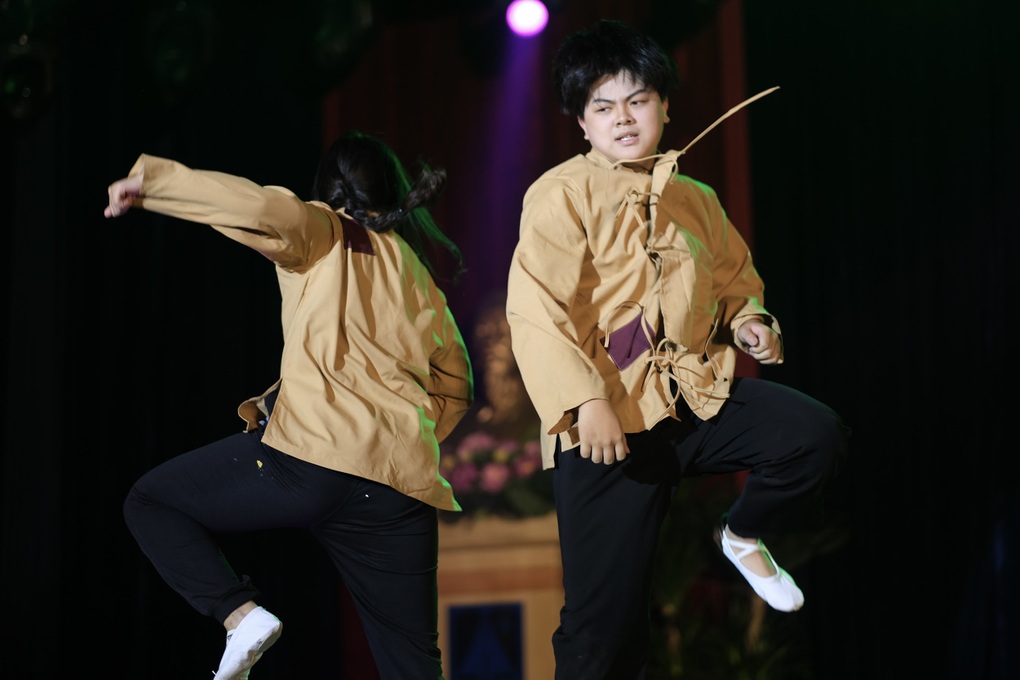 20 học sinh Chuyên Hà Nội - Amsterdam tranh tài để trở thành đại sứ - 10 20 học sinh Chuyên Hà Nội - Amsterdam tranh tài để trở thành đại sứ - 10