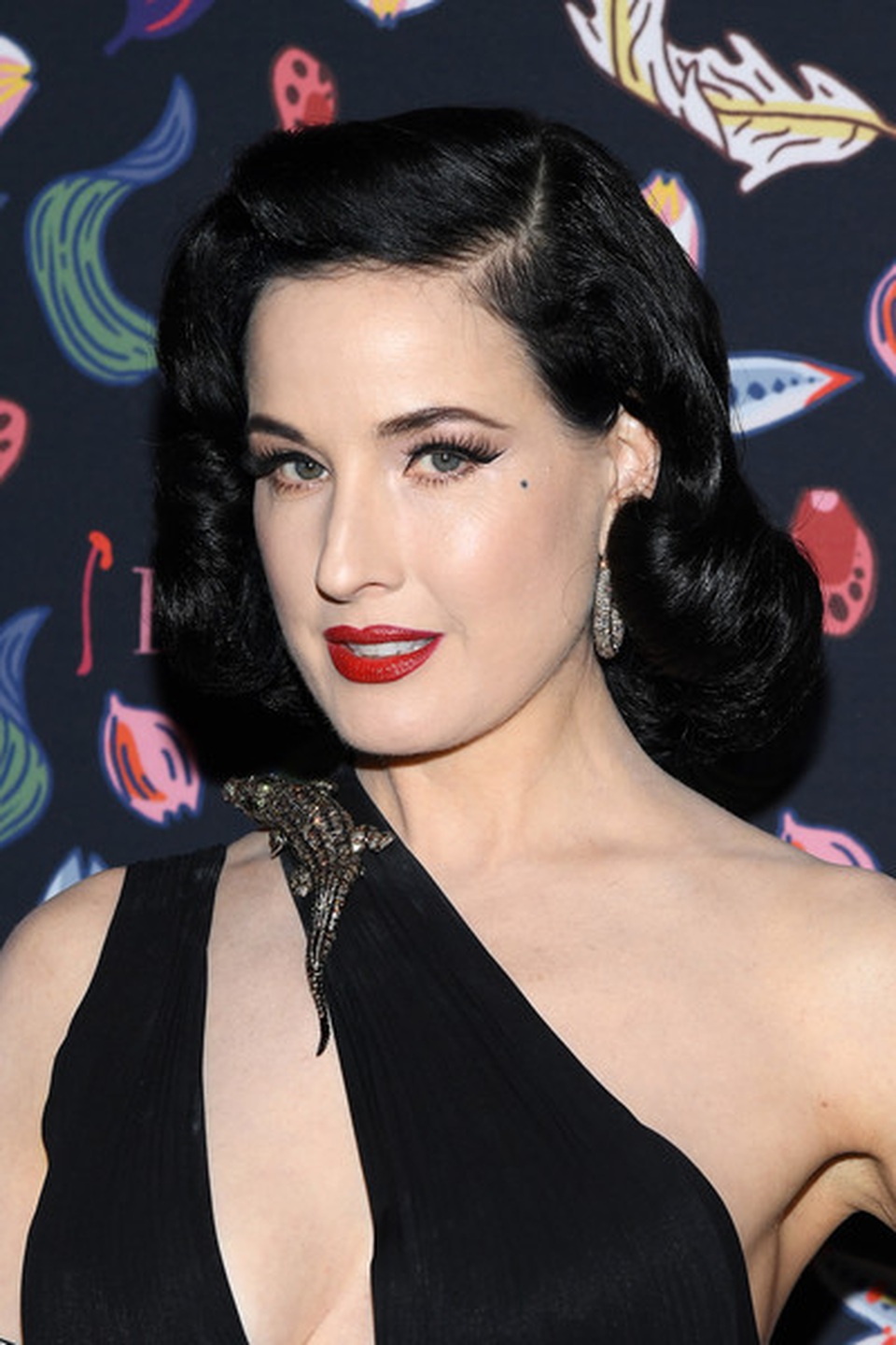 Vũ nữ thoát y Dita von Teese trẻ đẹp ngỡ ngàng ở tuổi 48 - 4 Vũ nữ thoát y Dita von Teese trẻ đẹp ngỡ ngàng ở tuổi 48 - 4