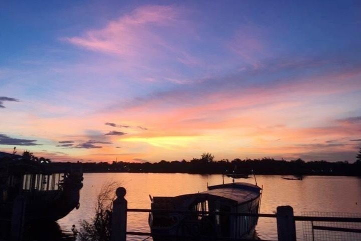 Khung cảnh hoàng hôn đẹp mê hoặc trên sông Hương - 11 Khung cảnh hoàng hôn đẹp mê hoặc trên sông Hương - 11