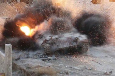 T-72 bị đánh bay giáp trên chiến trường Syria?