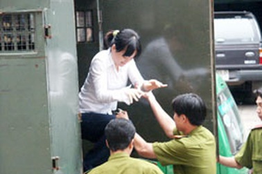 Hoãn phiên tòa xét xử ca sỹ Lâm Nhật Ánh