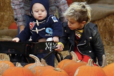 Nhà Gwen Stefani đi chơi Halloween