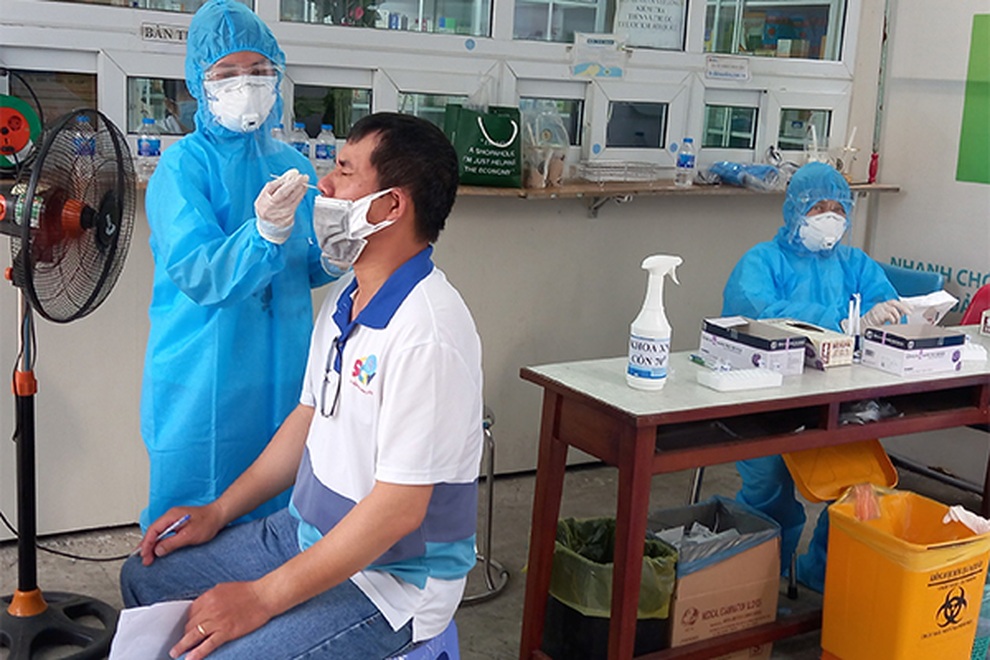 Xét nghiệm sàng lọc và tiêm vắc xin Covid-19 cho CBNV truyền hình cáp SCTV - 3 Xét nghiệm sàng lọc và tiêm vắc xin Covid-19 cho CBNV truyền hình cáp SCTV - 3