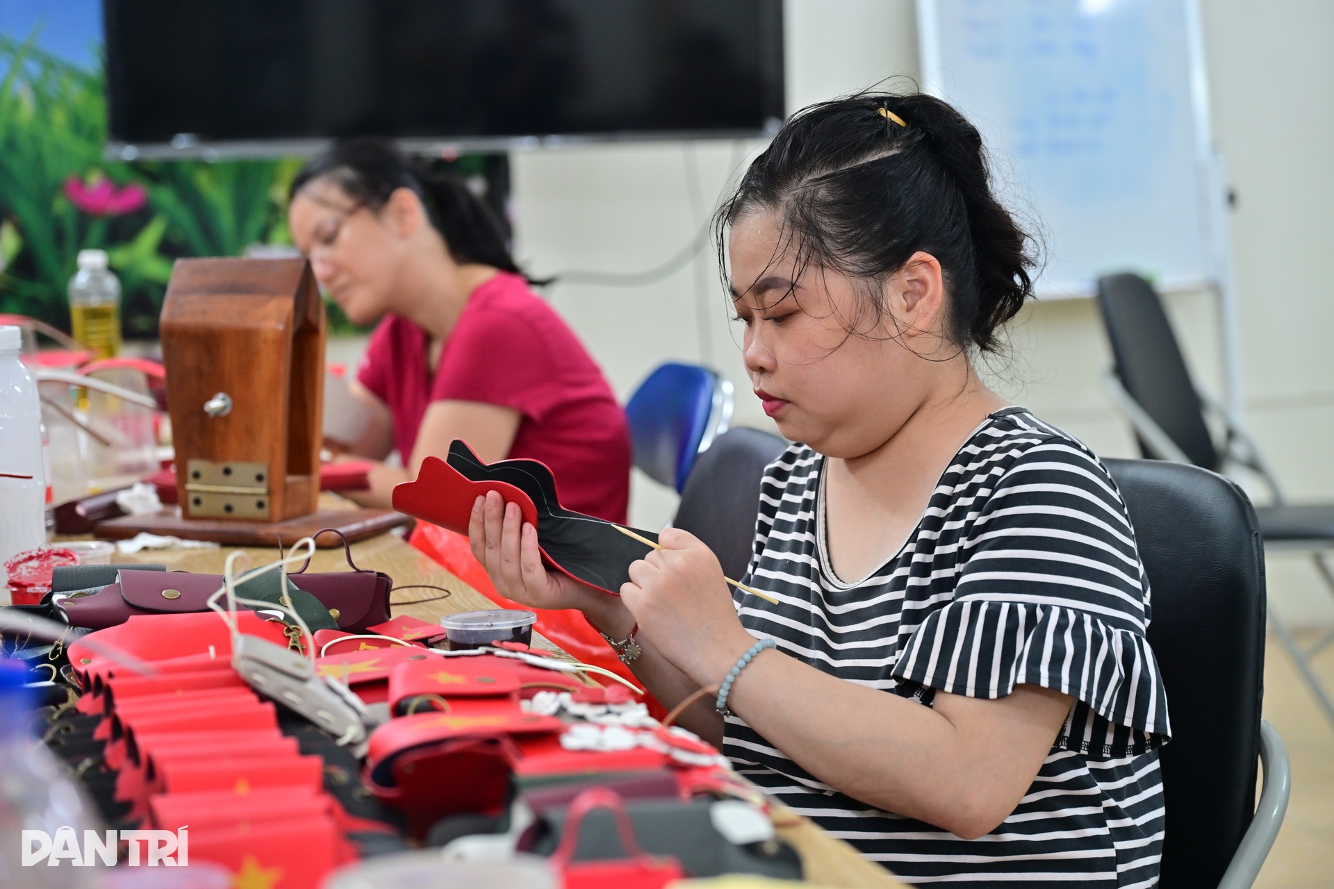 Bộ sưu tập cờ đỏ sao vàng tạo nên từ nghị lực của những người khuyết tật - 3