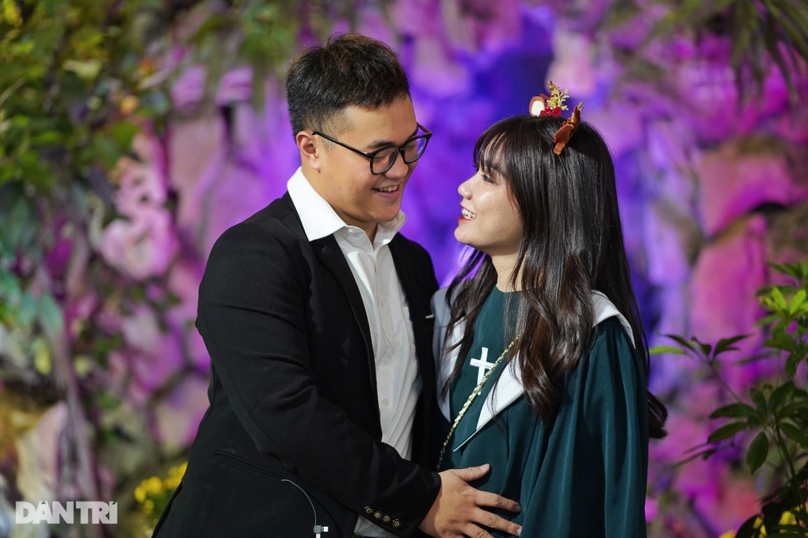 Đêm Giáng sinh đặc biệt chưa từng thấy giữa mùa dịch Covid-19 ở Hà Nội - 18 Đêm Giáng sinh đặc biệt chưa từng thấy giữa mùa dịch Covid-19 ở Hà Nội - 18