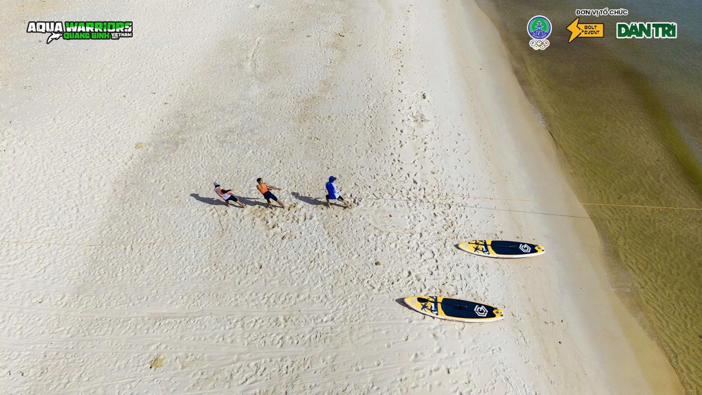 Aqua Warriors Quang Binh 2025 verifica la ruta de natación y garantiza la seguridad de los atletas - 2 Aqua Warriors Quảng Bình 2025 kiểm tra cung đường bơi, đảm bảo an toàn cho vận động viên - 2