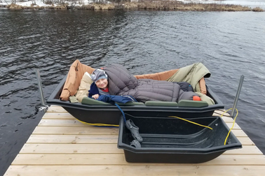 Thiếu niên Mỹ ngủ ngoài sân trong suốt 3 năm