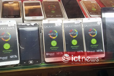 iPhone 6S, Note 5 hàng nhái giá rẻ bán ngập chợ cửa khẩu Tân Thanh