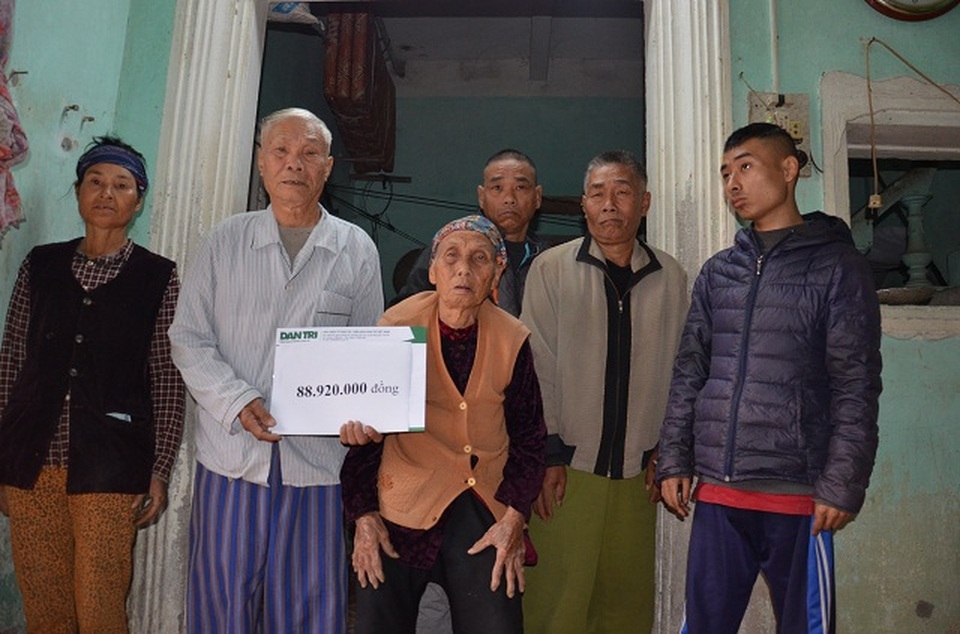 Hai cụ kề 90 tuổi nuôi con tâm thần được bạn đọc Dân trí giúp đỡ gần 90 triệu đồng - 4 Hai cụ kề 90 tuổi nuôi con tâm thần được bạn đọc Dân trí giúp đỡ gần 90 triệu đồng - 4