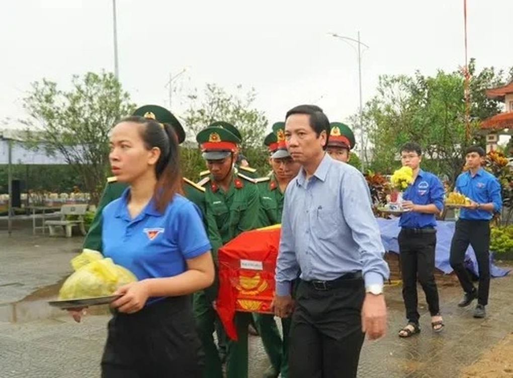 Truy điệu và an táng 8 hài cốt liệt sĩ được tìm thấy tại Quảng Trị - 1 Truy điệu và an táng 8 hài cốt liệt sĩ được tìm thấy tại Quảng Trị - 1